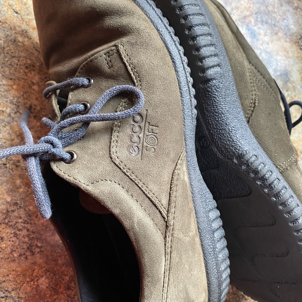 Ecco Hunter Green Suede Sneakers